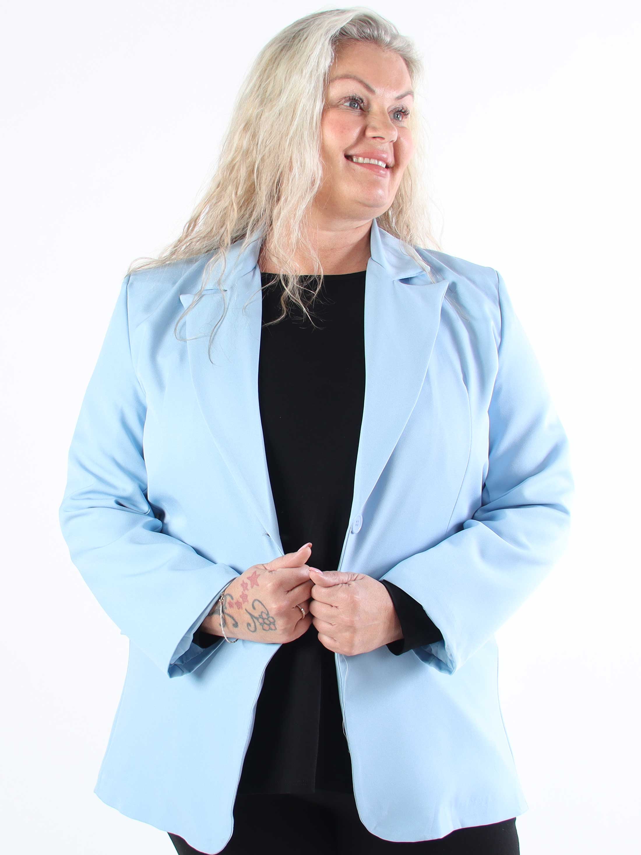 Kaisa - Farvet stilren blazer med knapper